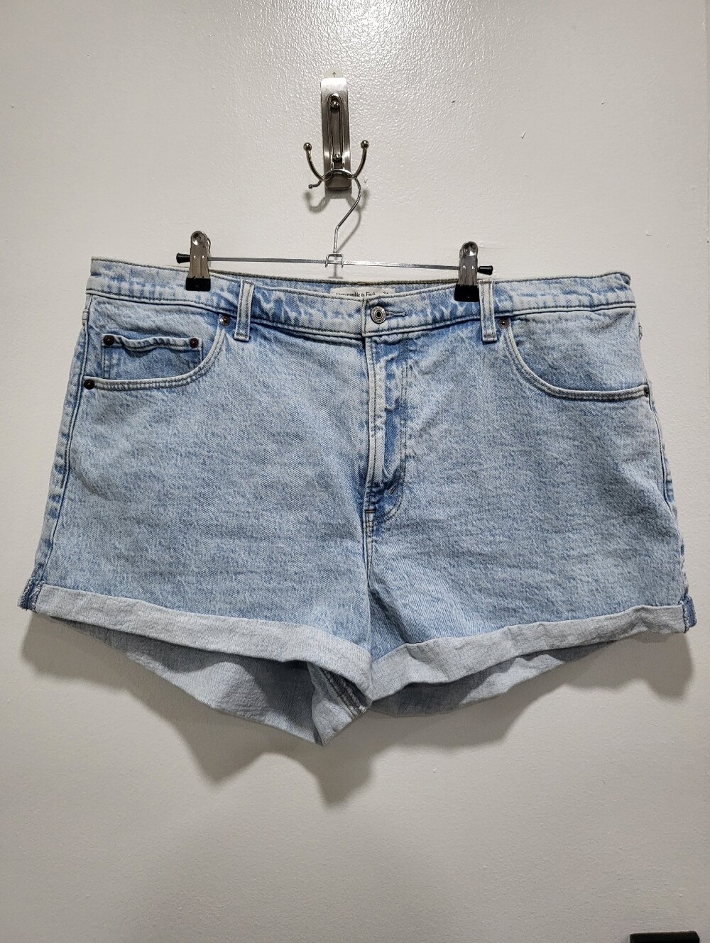 A&F High Rise Mom Jean Shorts - Size 34